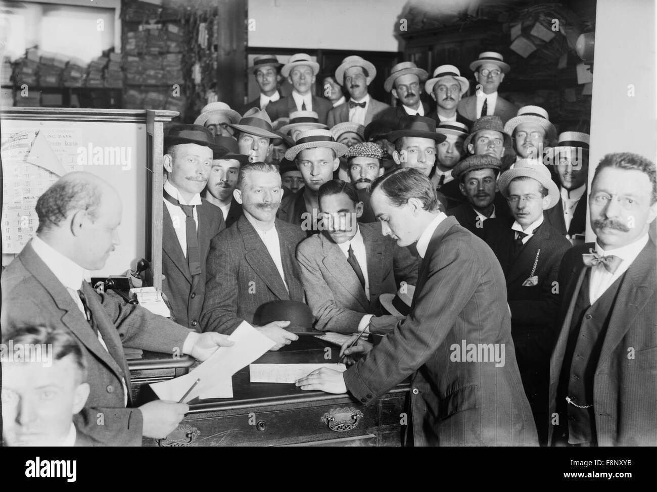 German-Americans al Consolato tedesco come parte della mobilitazione tedesca prima della prima guerra mondiale, la città di New York, New York, USA, 1914 Foto Stock