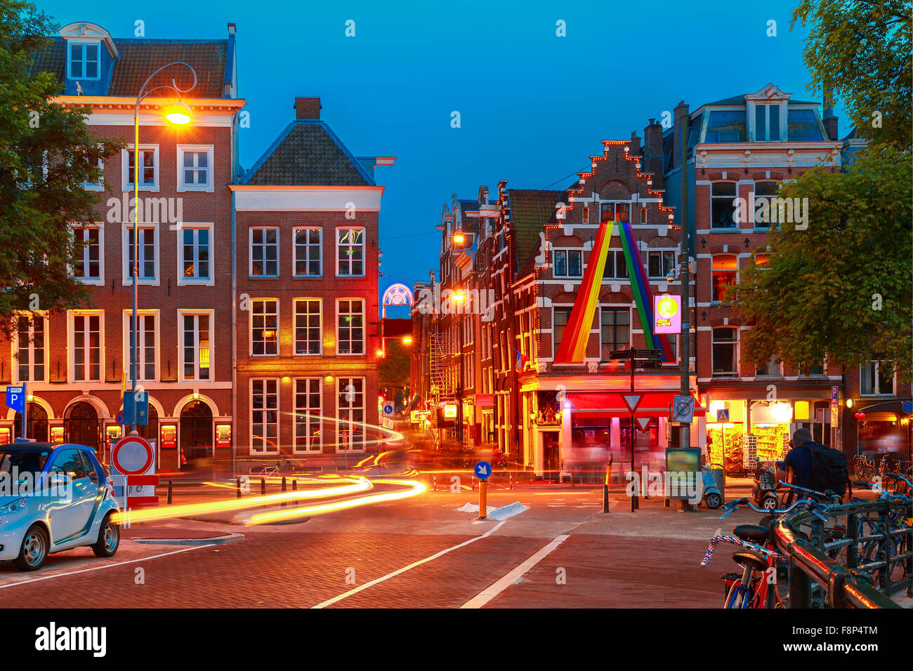 Notte Vista sulla città di Amsterdam street Foto Stock