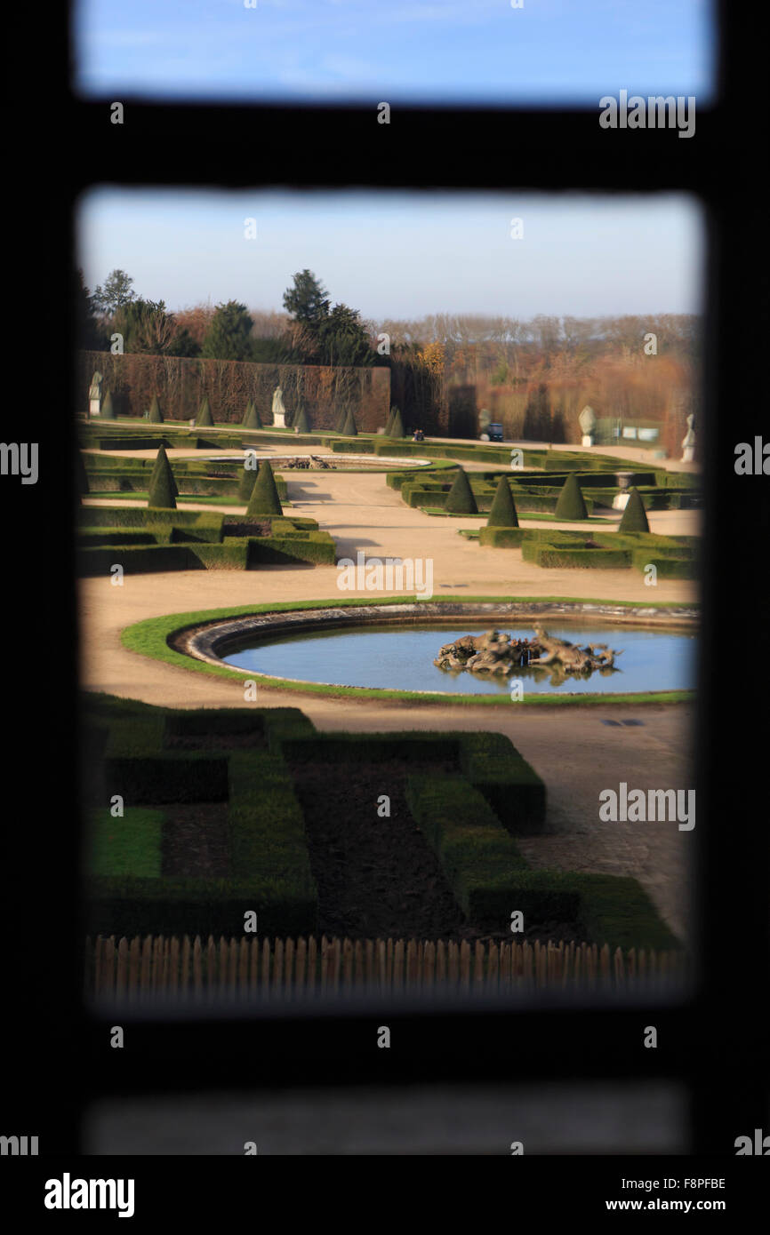 La vista dei giardini del Palazzo di Versailles, Parigi, Francia. Foto Stock