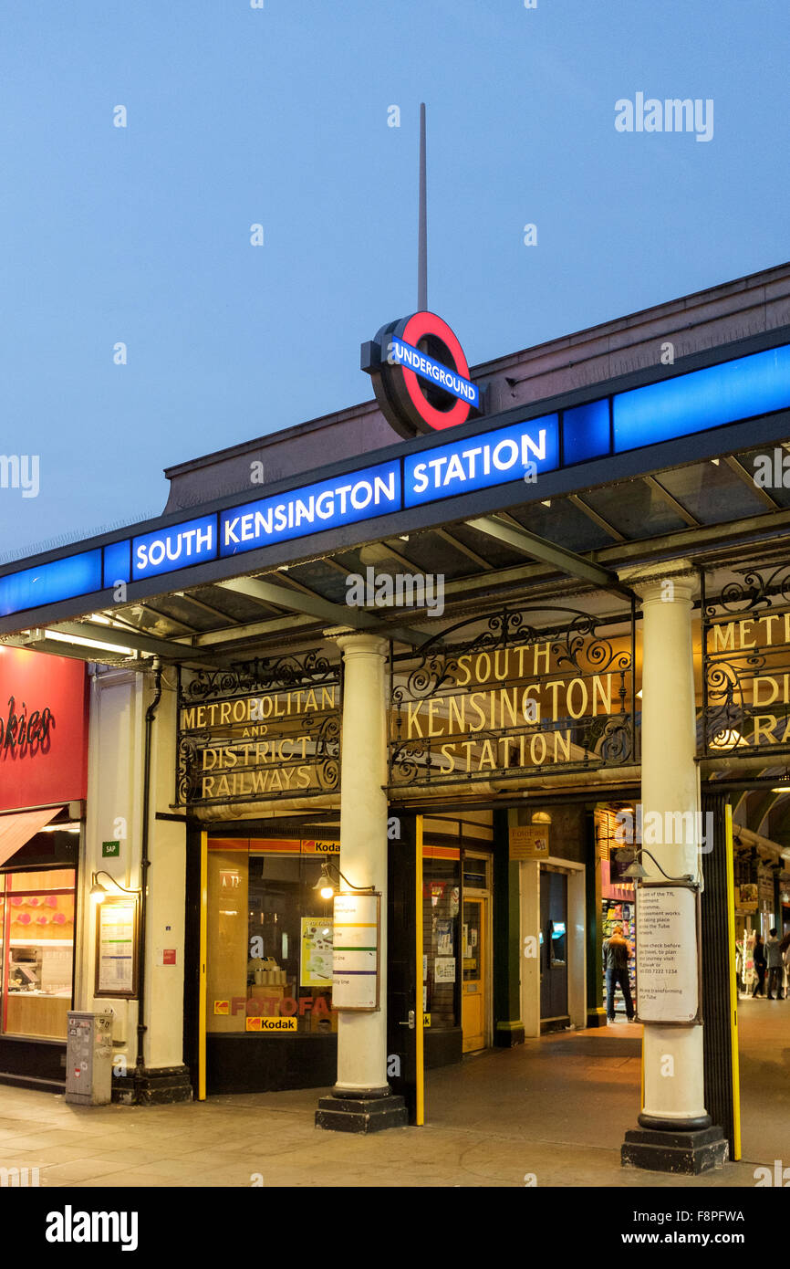 L'ingresso della stazione di South Kensington, London, Regno Unito Foto Stock