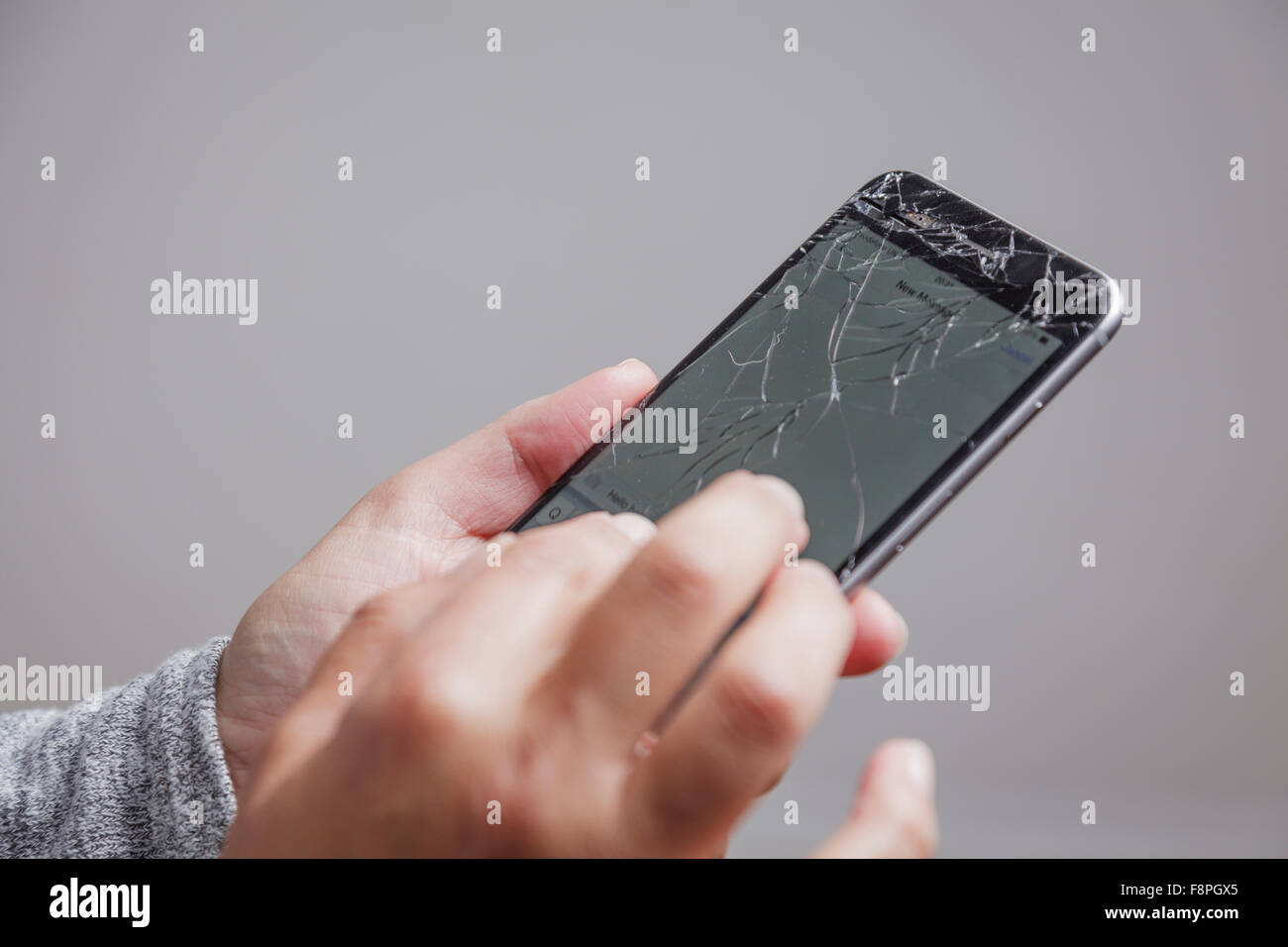 Smart Phone con schermo incrinato Foto Stock