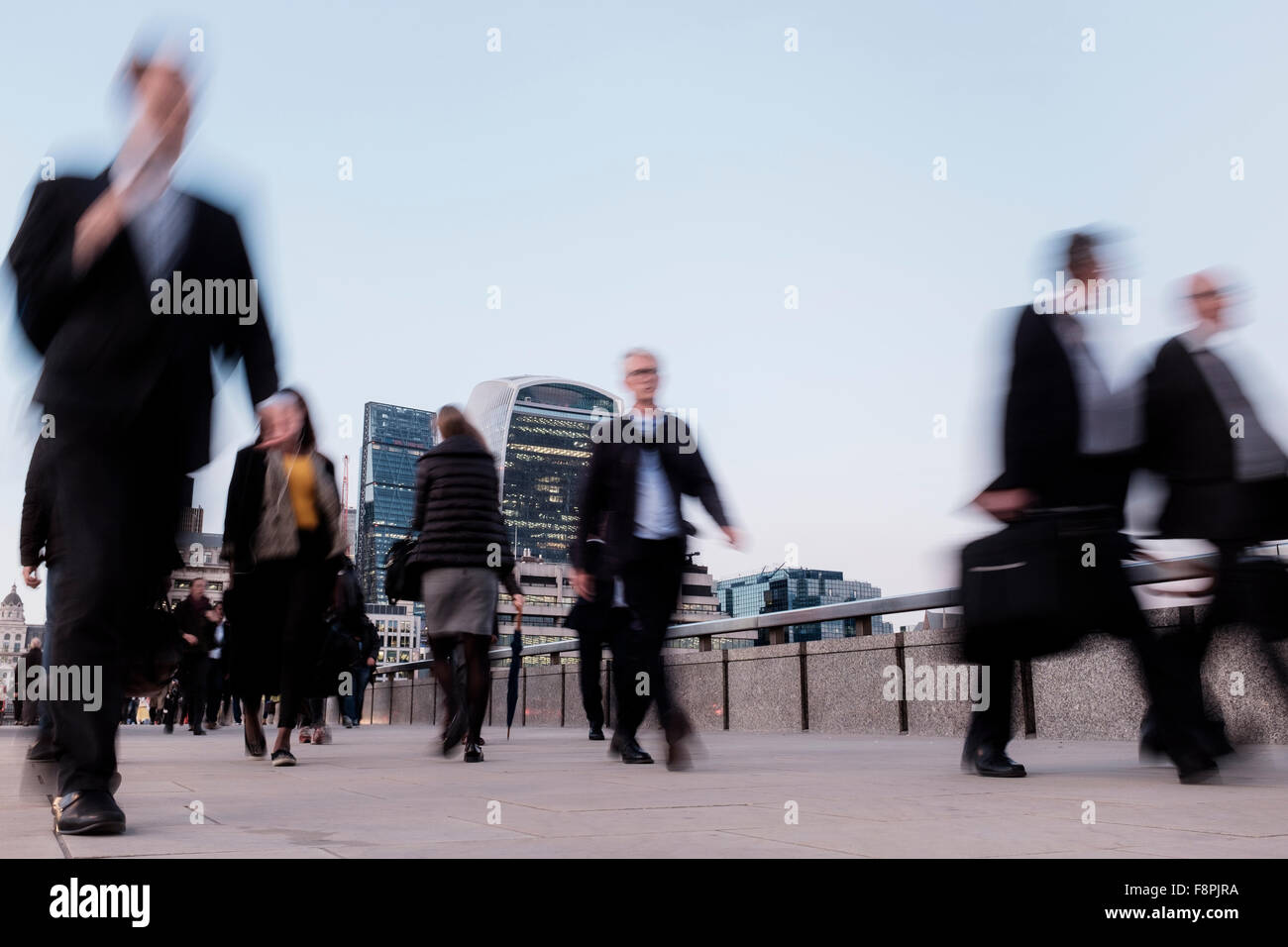 Pendolari lasciando il lavoro,città di Londra, Inghilterra Foto Stock