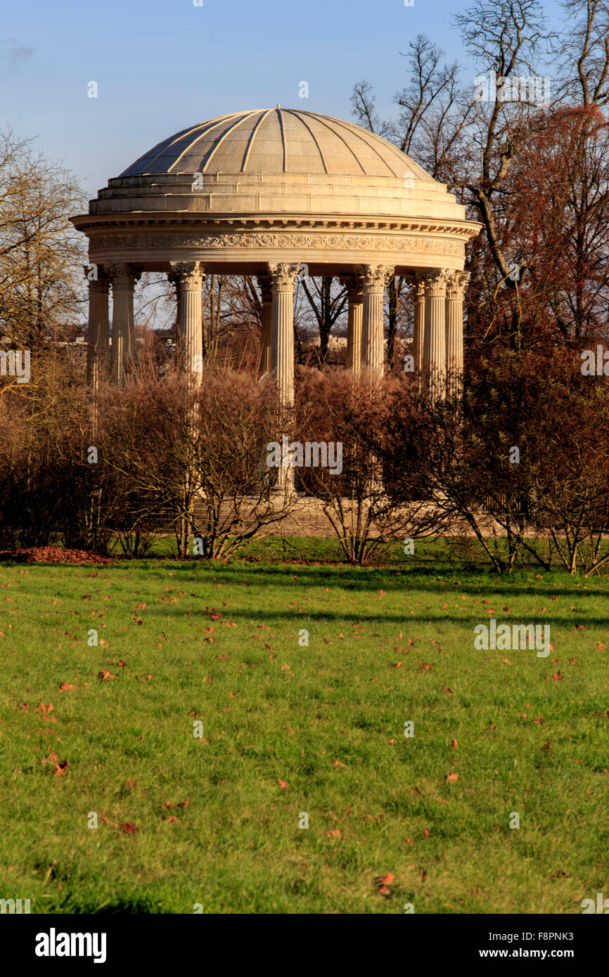 Il Tempio di amore nel Giardino Inglese del Petit Trianon a Chateau Versailles, Parigi, Francia Foto Stock