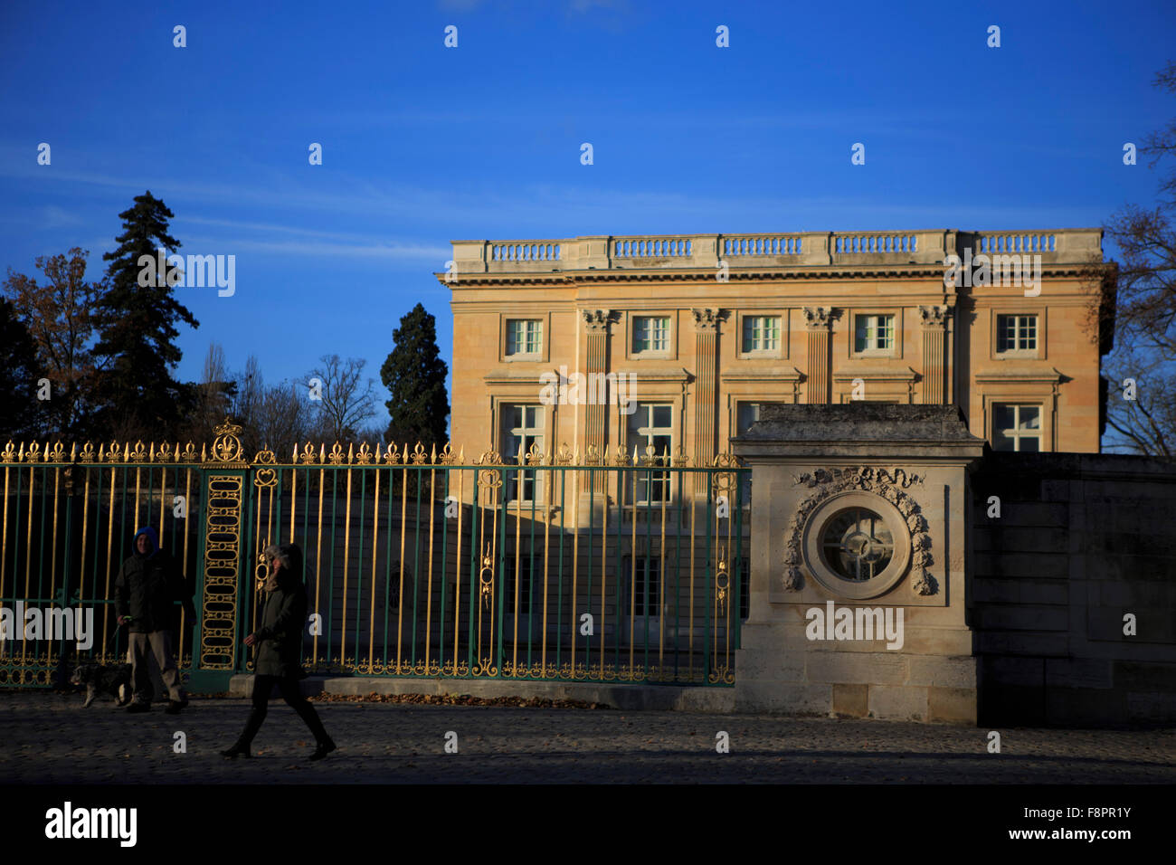 La facciata del Petit Trianon, Maria Antonietta's residenza privata nel parco della Reggia di Versailles Foto Stock