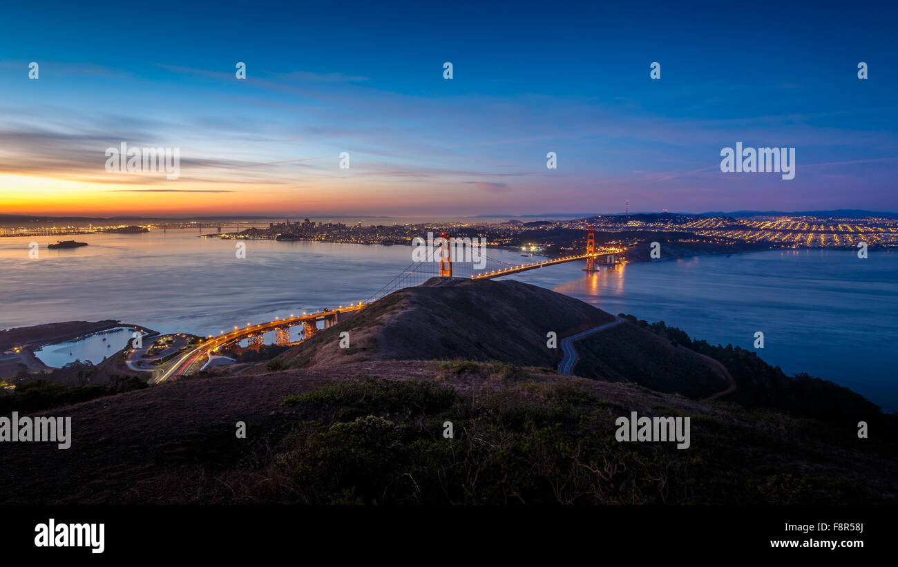 Sunrise al Golden Gate Bridge e la città di San Francisco, California, Stati Uniti d'America Foto Stock