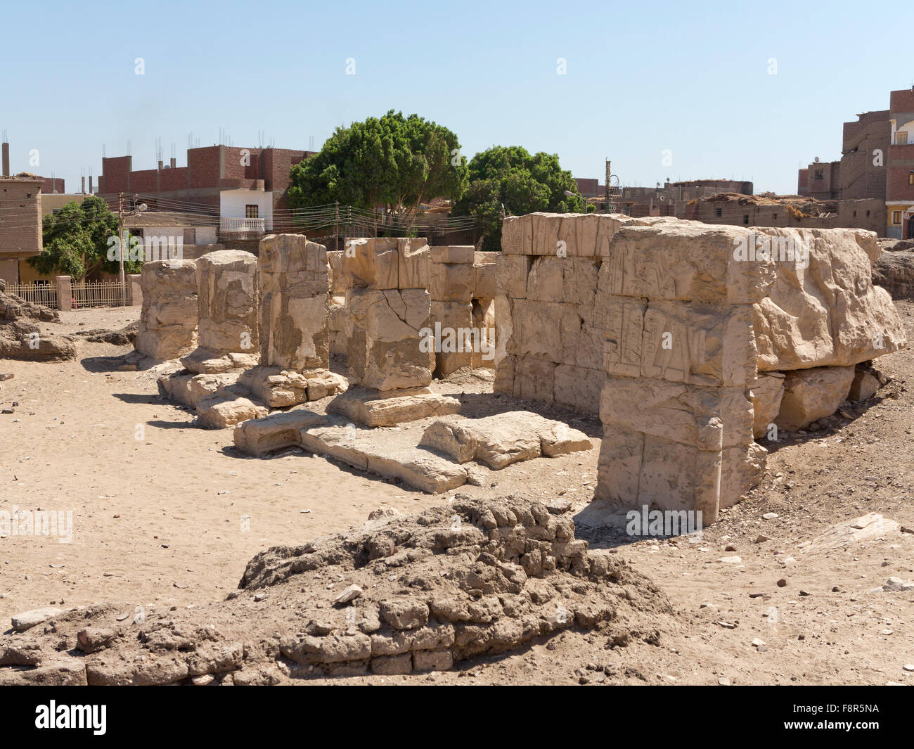 Il Tempio di Ramesses II vicino alla città moderna e il tempio di Seti I a Abydos, Egitto Foto Stock