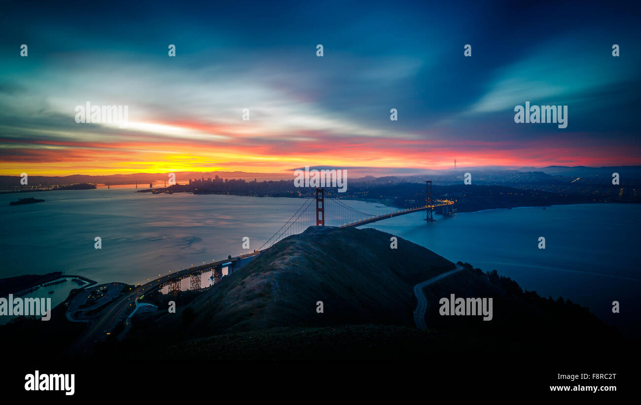 Sunrise al Golden Gate Bridge e la città di San Francisco, California, Stati Uniti d'America Foto Stock
