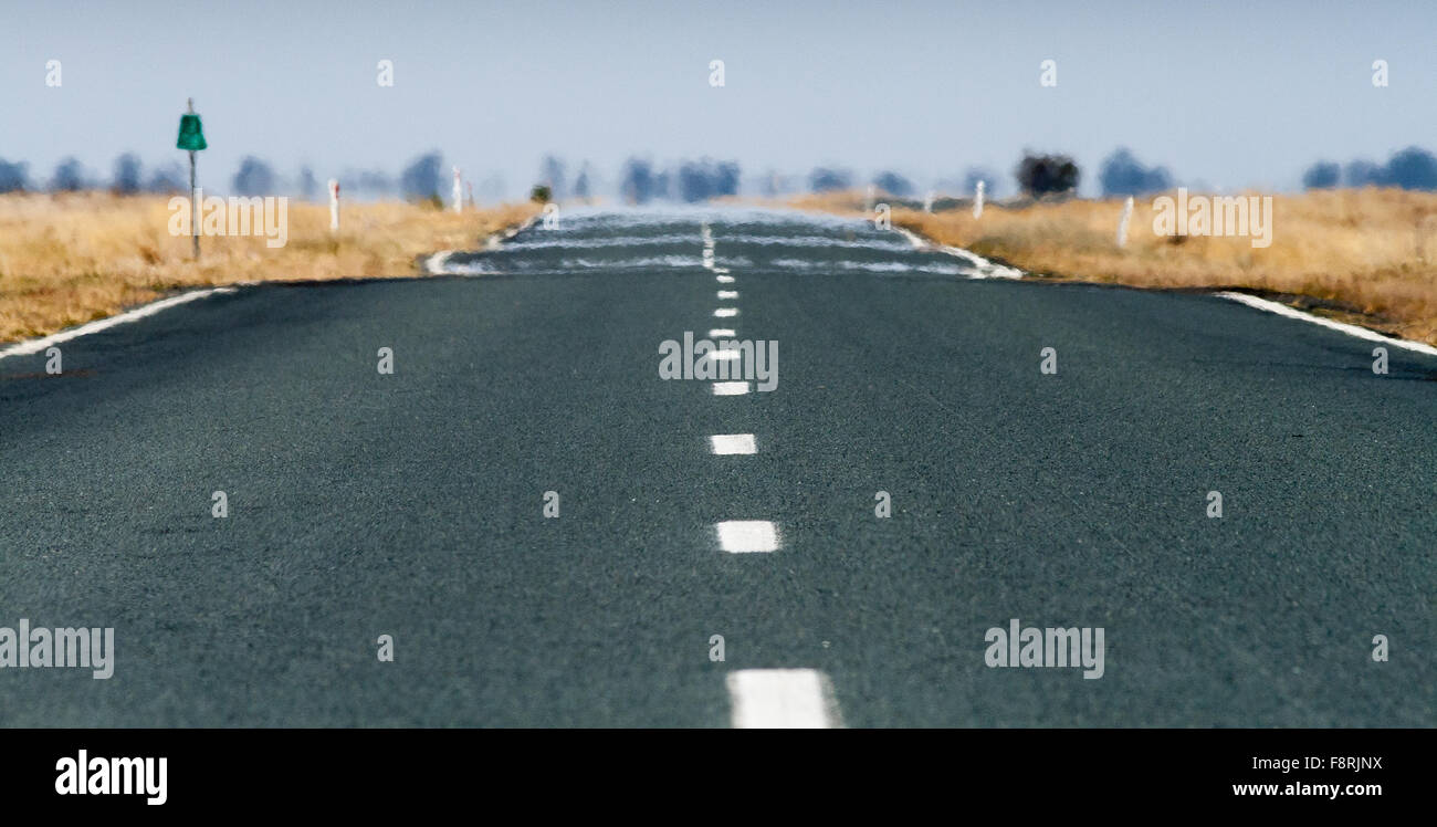 Il calore opacità sulla strada, Conargo, Nuovo Galles del Sud, Australia Foto Stock