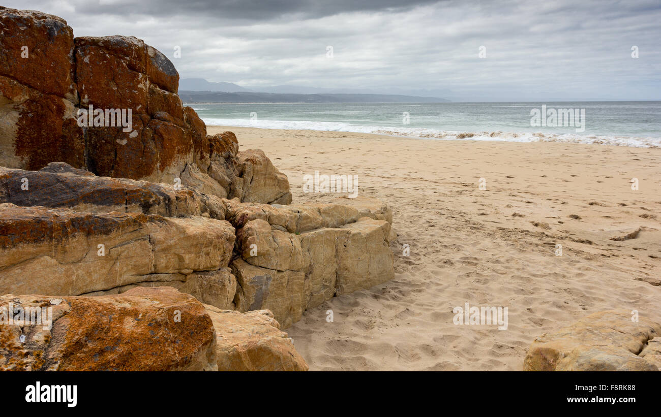 Spiaggia vuota, Plettenberg Bay, Western Cape, Sud Africa Foto Stock