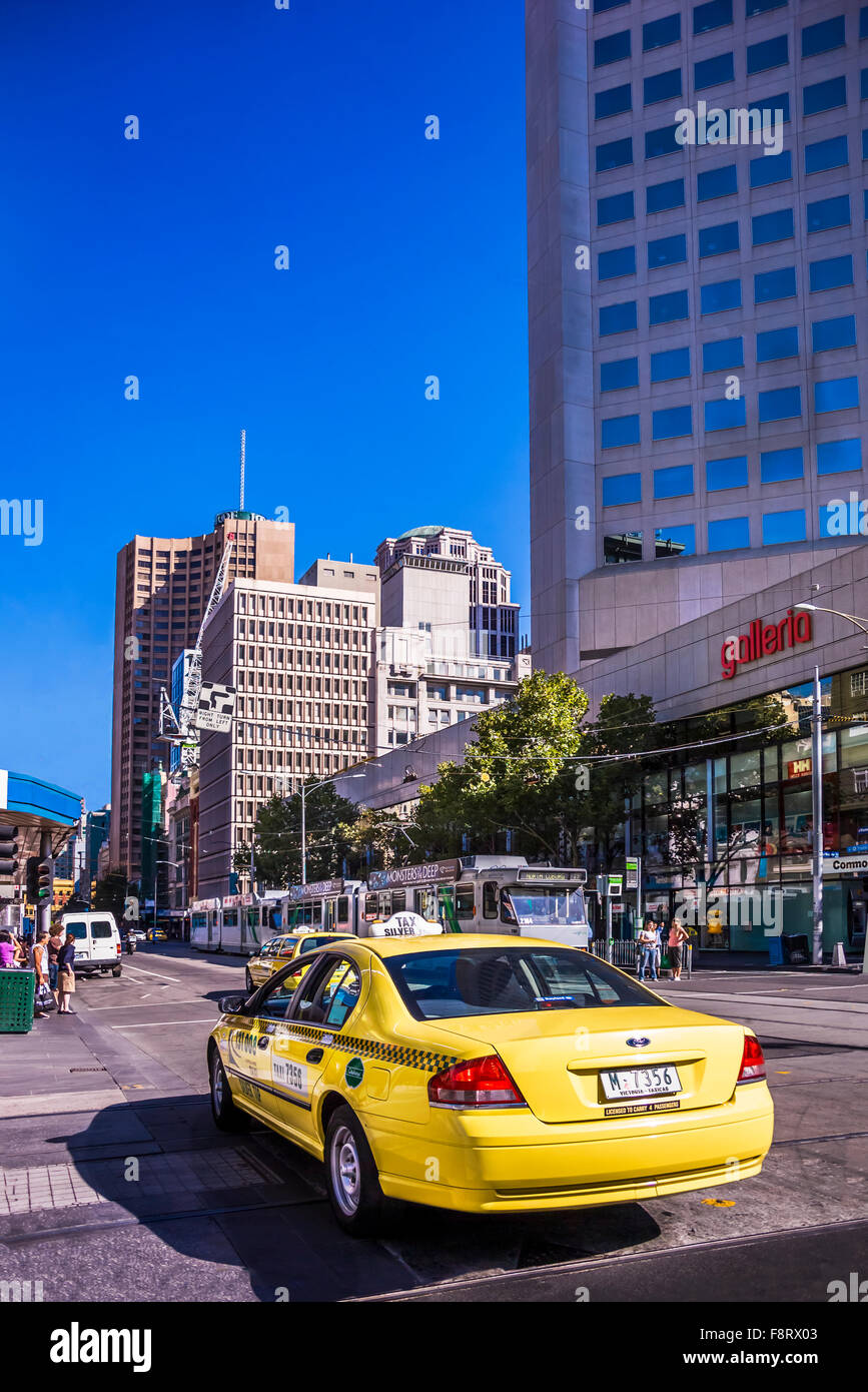 Yellow Cab per le strade di Melbourne, Australia Foto Stock