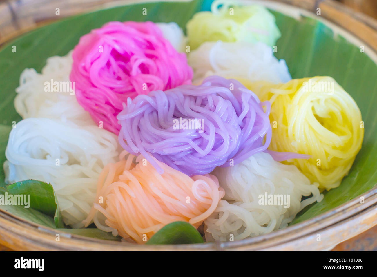 Colorato di vermicelli tailandese riso tagliatelle Foto Stock