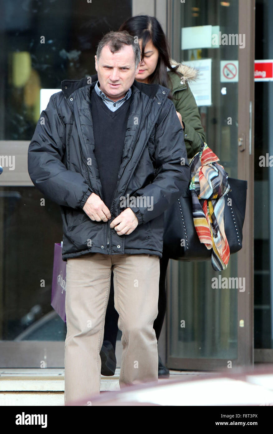 Portsmouth, Hampshire, venerdì 11 dicembre 2015 un camionista che ha causato la morte atroce di Southampton padre-di-due sulla M27 è stato incarcerato oggi Richard Bingham, 53, del Tamigi vicino, Warminster, Wiltshire è stato incarcerato a Portsmouth Crown Court oggi dopo aver ammesso a morte da disattento la guida. Il suo onore giudice Hetherington condannato Bingham a quindici mesi di carcere questo è stato ridotto a 10 mesi a causa della sua supplica colpevole prima di Portsmouth Crown Court. Bingham è stato vietato anche da guida per tre anni. Il divieto avrà inizio a partire dal momento in cui egli è liberato dal carcere. Nel marzo di quest Foto Stock