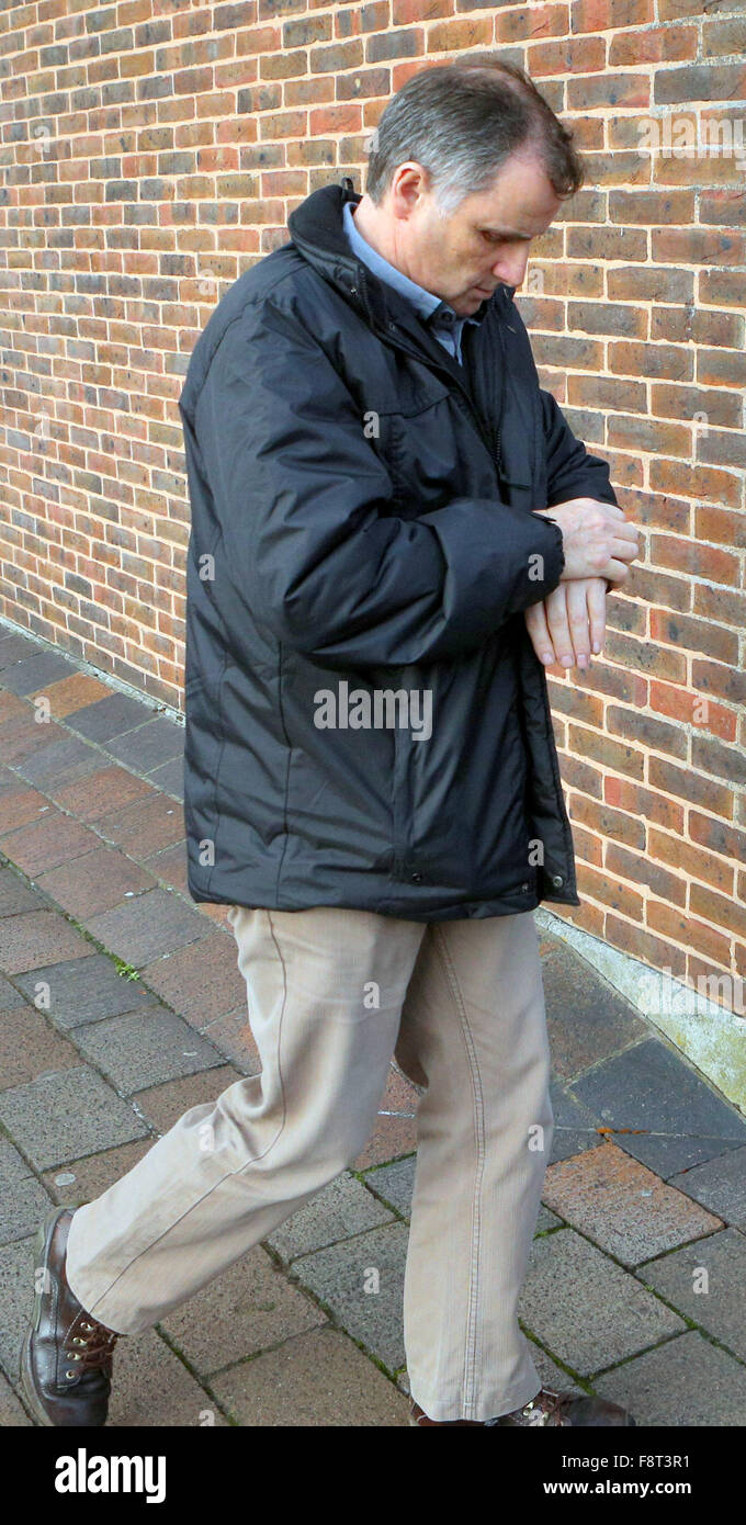 Portsmouth, Hampshire, venerdì 11 dicembre 2015 un camionista che ha causato la morte atroce di Southampton padre-di-due sulla M27 è stato incarcerato oggi Richard Bingham, 53, del Tamigi vicino, Warminster, Wiltshire è stato incarcerato a Portsmouth Crown Court oggi dopo aver ammesso a morte da disattento la guida. Il suo onore giudice Hetherington condannato Bingham a quindici mesi di carcere questo è stato ridotto a 10 mesi a causa della sua supplica colpevole prima di Portsmouth Crown Court. Bingham è stato vietato anche da guida per tre anni. Il divieto avrà inizio a partire dal momento in cui egli è liberato dal carcere. Nel marzo di quest Foto Stock