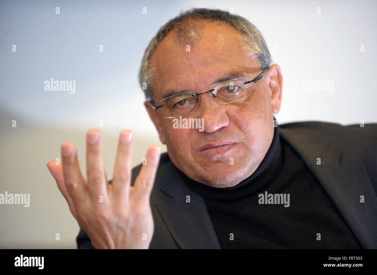 Bundesliga tedesca club Vfl Wolfsburg il manager di Felix Magath gesti durante un colloquio con l Agenzia Tedesca di Stampa dpa circa il club - la situazione attuale a Wolfsburg, in Germania il 25 marzo 2011. Foto: Peter Steffen Foto Stock