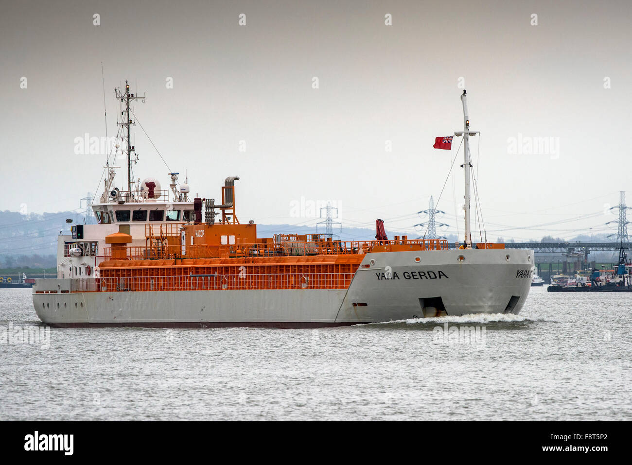 Il CO2 tanker,Yara Gerda upriver per la cottura a vapore sul Fiume Tamigi. Foto Stock