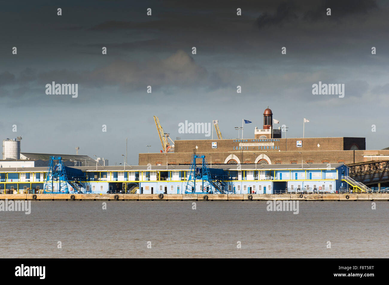 Il London International Cruise Terminal in Essex lato del fiume Tamigi. Foto Stock
