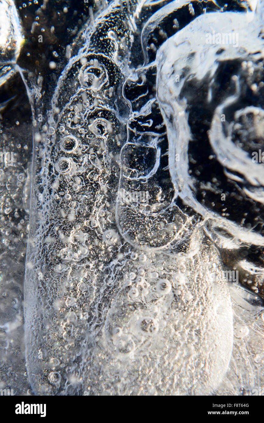 Le bolle di aria nel ghiaccio Foto Stock