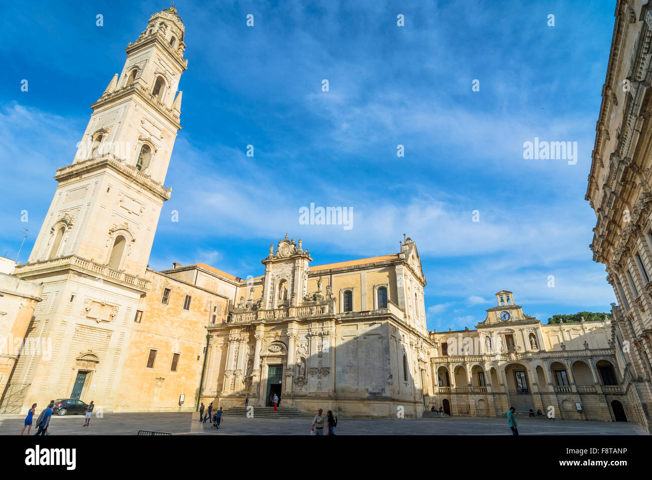 Piazza del Duomo con il Duomo di Lecce, Italia. Foto Stock
