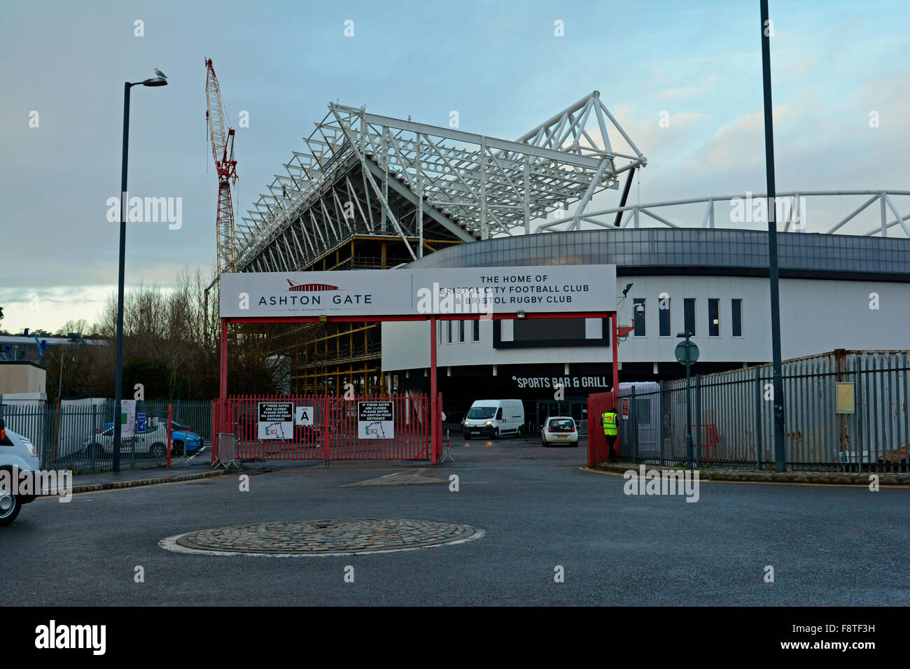 Bristol, Regno Unito. 11 dicembre, 2015. 11/12/15 Bristol City Football Club. Costruzione di un nuovo stand e dintorni. Credito: Robert Timoney/Alamy Live News Foto Stock
