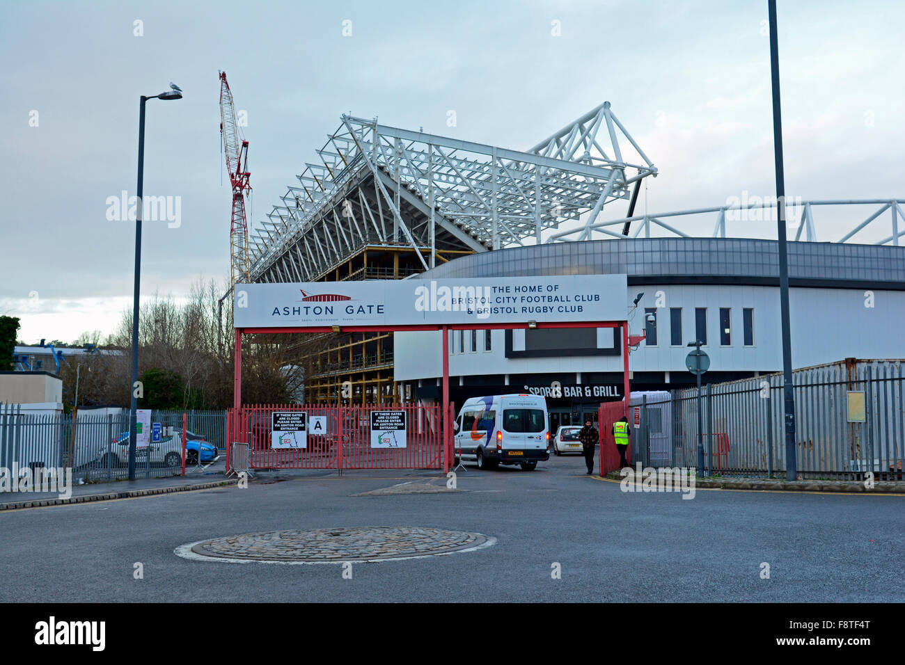 Bristol, Regno Unito. 11 dicembre, 2015. 11/12/15 Bristol City Football Club. Costruzione di un nuovo stand e dintorni. Credito: Robert Timoney/Alamy Live News Foto Stock