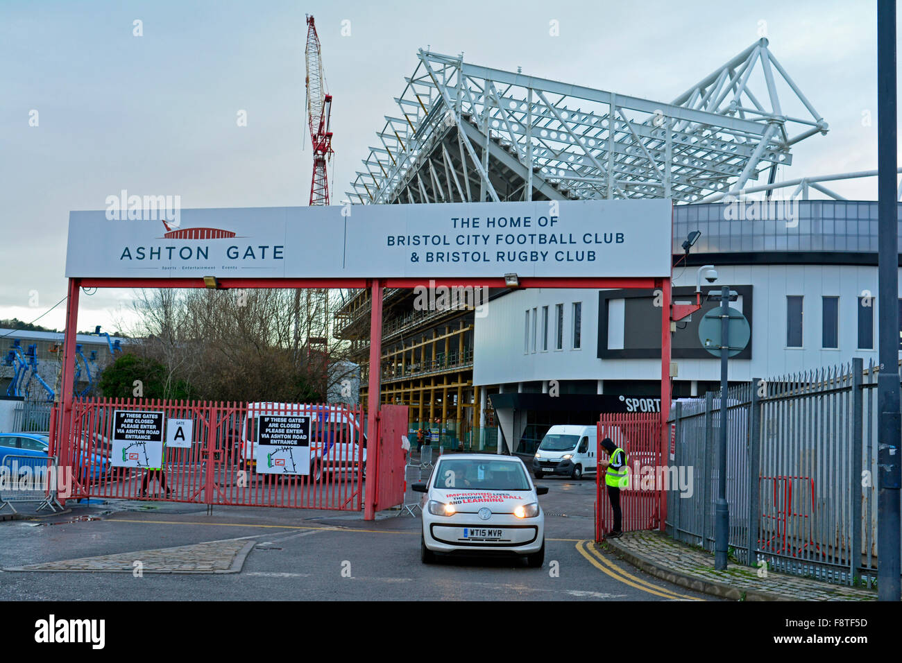 Bristol, Regno Unito. 11 dicembre, 2015. 11/12/15 Bristol City Football Club. Costruzione di un nuovo stand e dintorni. Credito: Robert Timoney/Alamy Live News Foto Stock