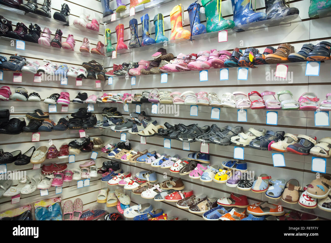 negozio scarpe bambini