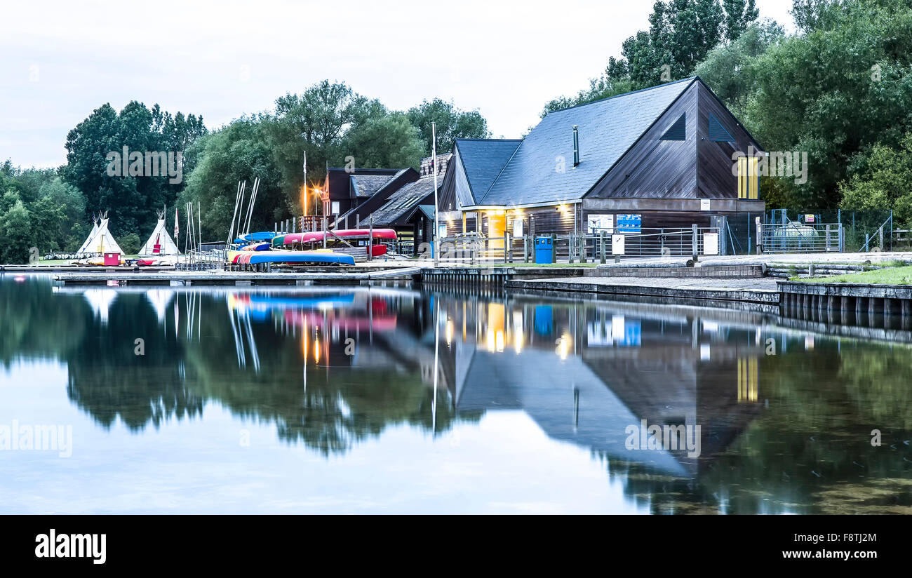 Sport acquatici Lago del Cotswold Water Park Gloucestershire in Inghilterra, Regno Unito Foto Stock