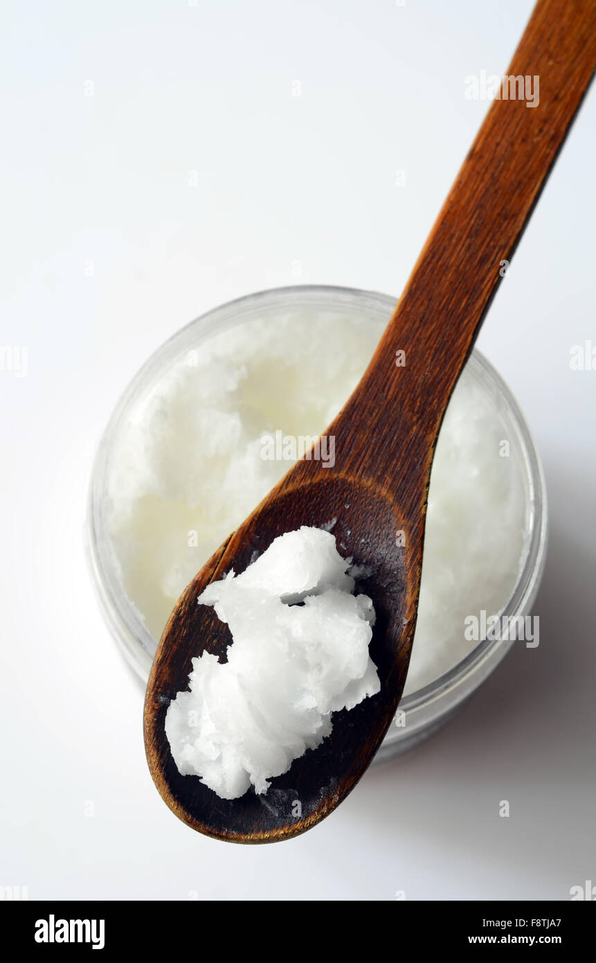 Noce di cocco con olio di noce di cocco in un cucchiaio Foto Stock