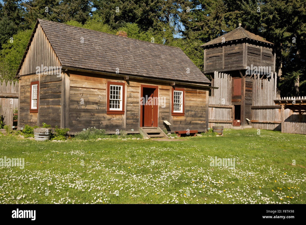 WASHINGTON - la casa di blocco al Fort Nisqually Historic Site, un museo vivente di storia di Tacoma Point Defiance Park. Foto Stock