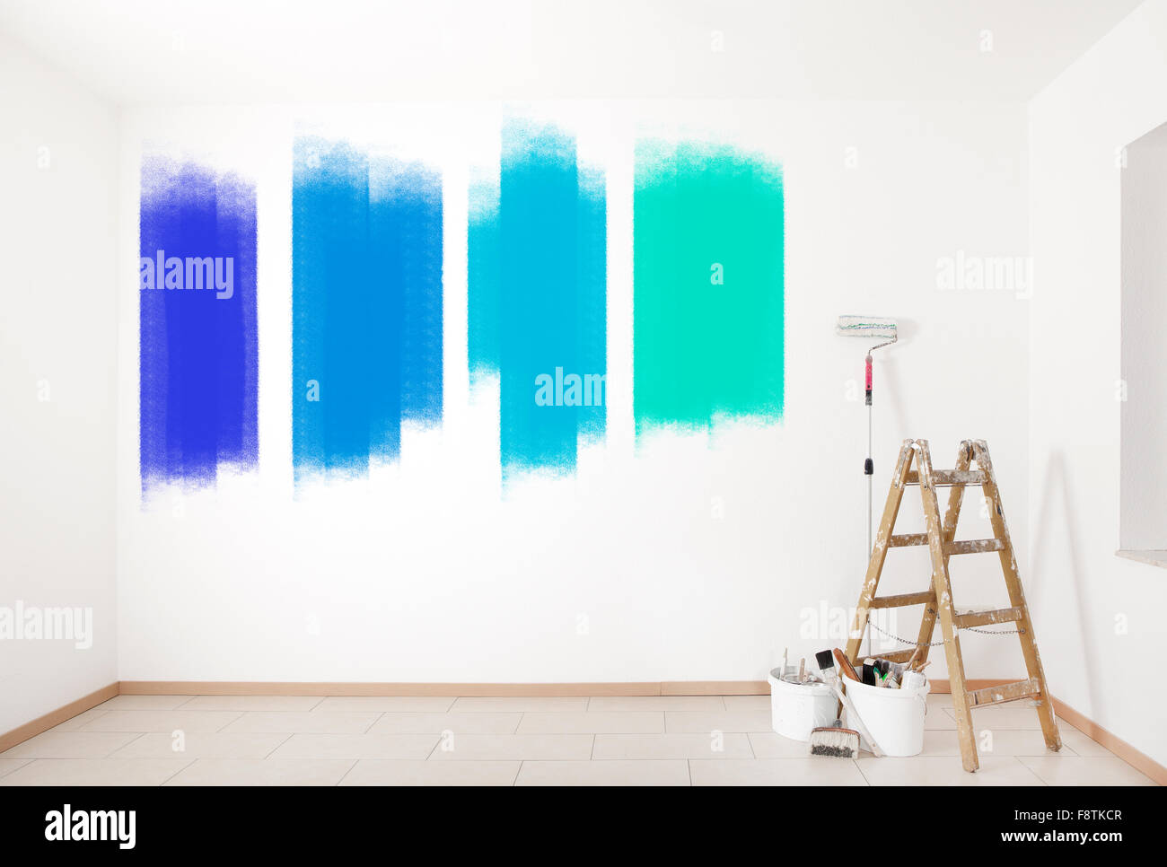 Una scelta di colori luminosi su una parete con scaletta e gli strumenti di disegno Foto Stock