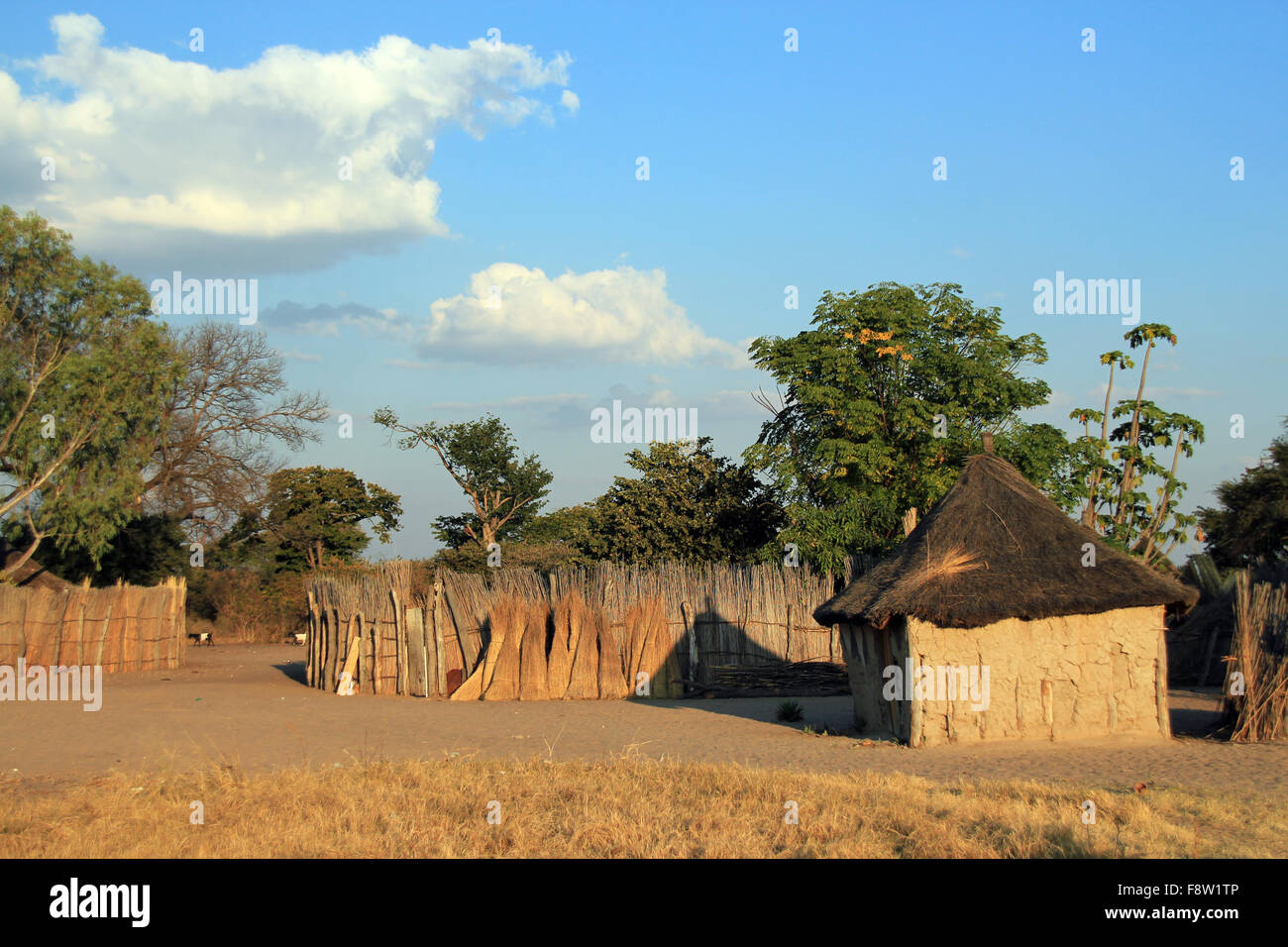 Villaggio namibiana al fiume Kwando. Caprivi Strip, Namibia Foto Stock