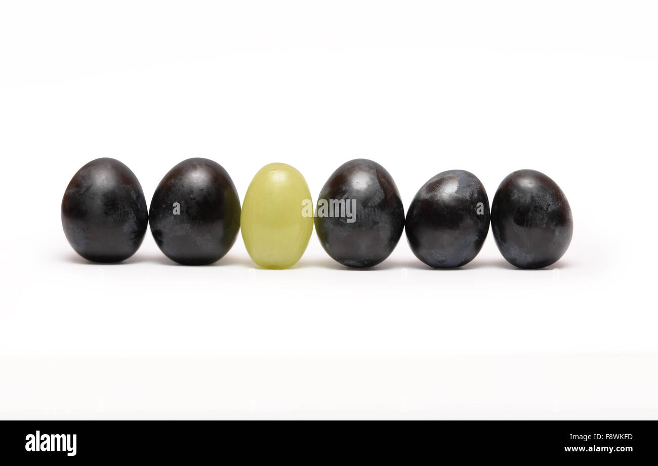 Uva su bianco Foto Stock