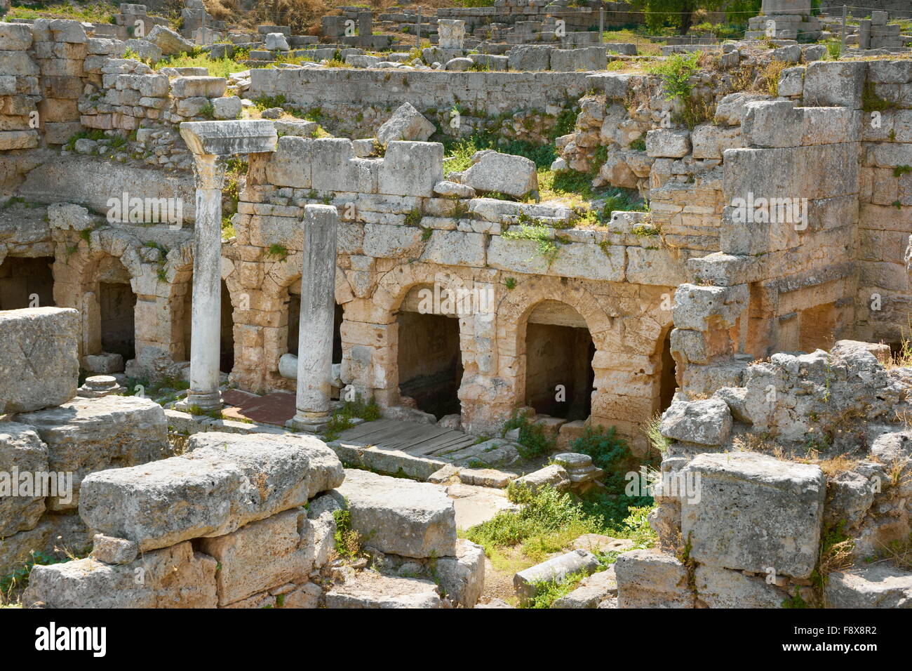 Le rovine della città antica di Corinto, Grecia Foto Stock