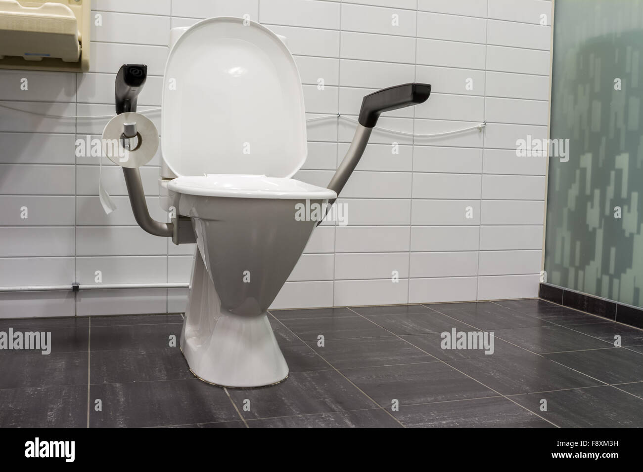 All'aeroporto vi è un ente pubblico di un WC per disabili Foto Stock