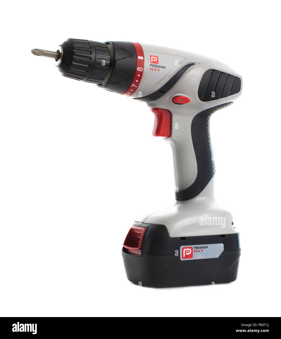 La potenza delle prestazioni trapano cordless Driver su sfondo bianco Foto Stock