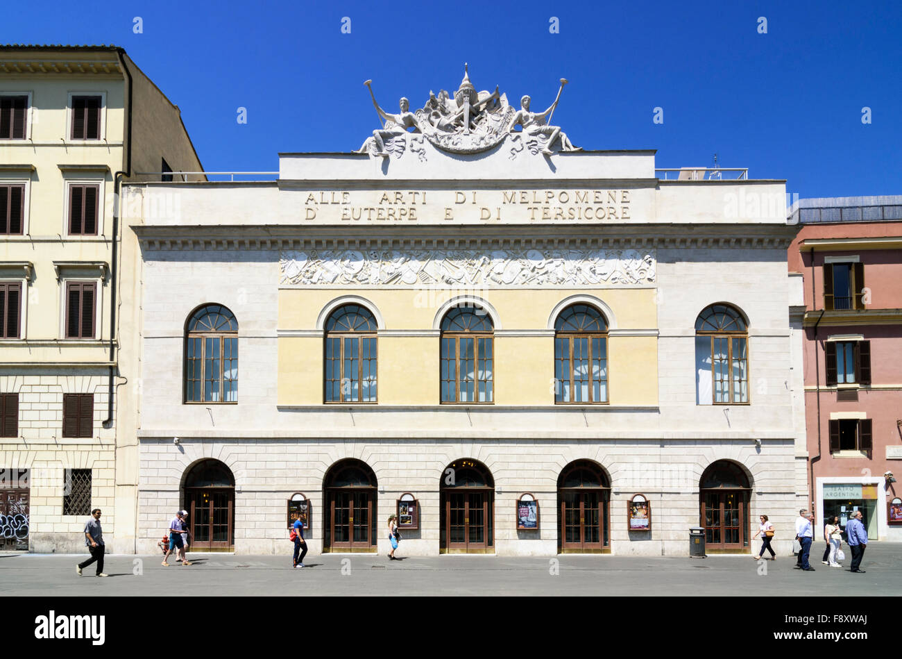 Facciata del Teatro Argentina in Largo di Torre Argentina, Roma, Italia Foto Stock