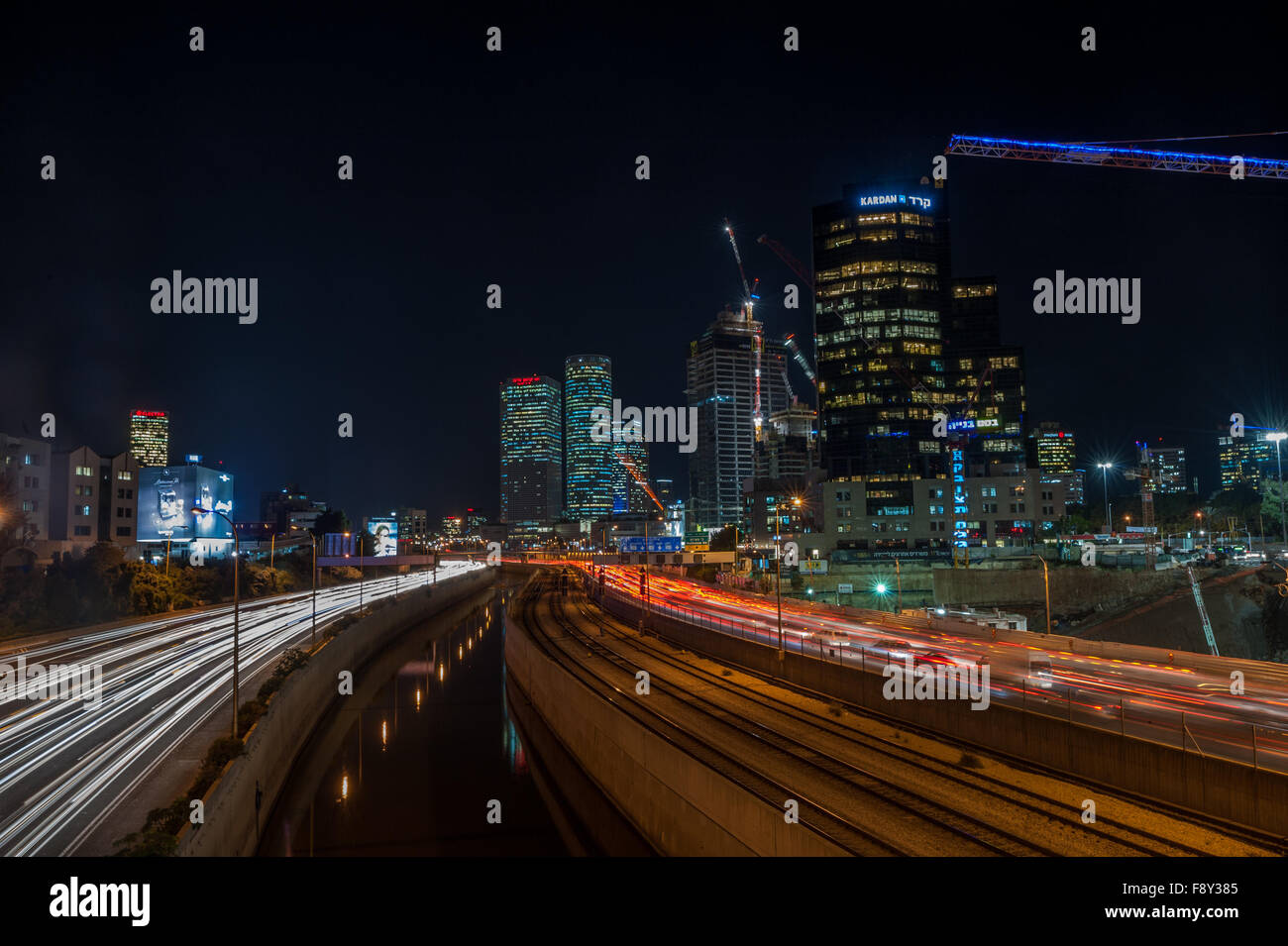 Israele, Tel Aviv, Ayalon freeway a notte Foto Stock
