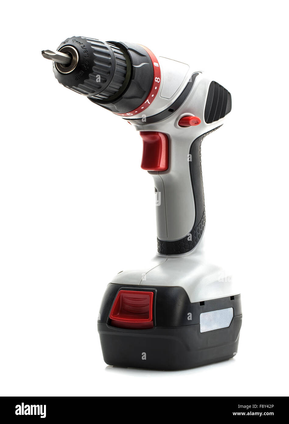 Trapano a batteria con una testa a croce vite driver di punta su sfondo bianco Foto Stock