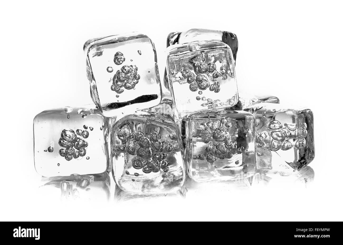 Cubetti di ghiaccio su sfondo bianco Foto Stock