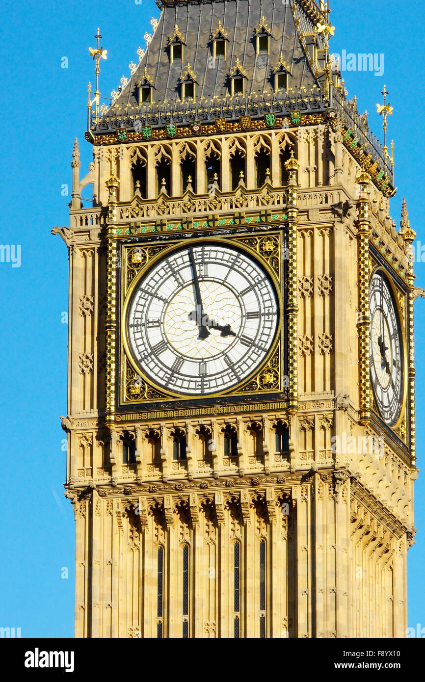 Big Ben (Elizabeth Torre) London Westminster, visto su una bella giornata in autunno 2015 Foto Stock