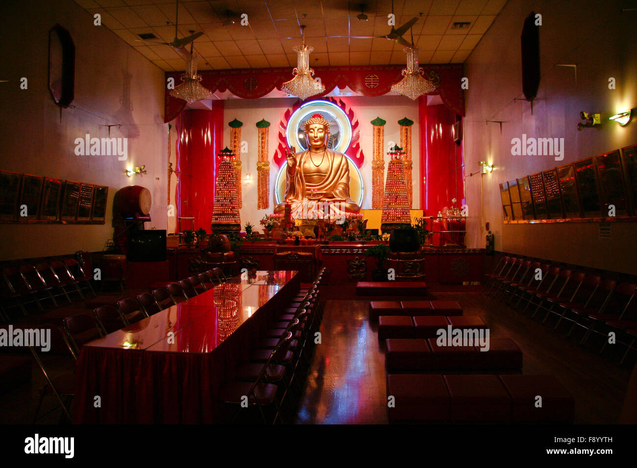 Interno del tempio buddhisti in China Town, New York City Foto Stock