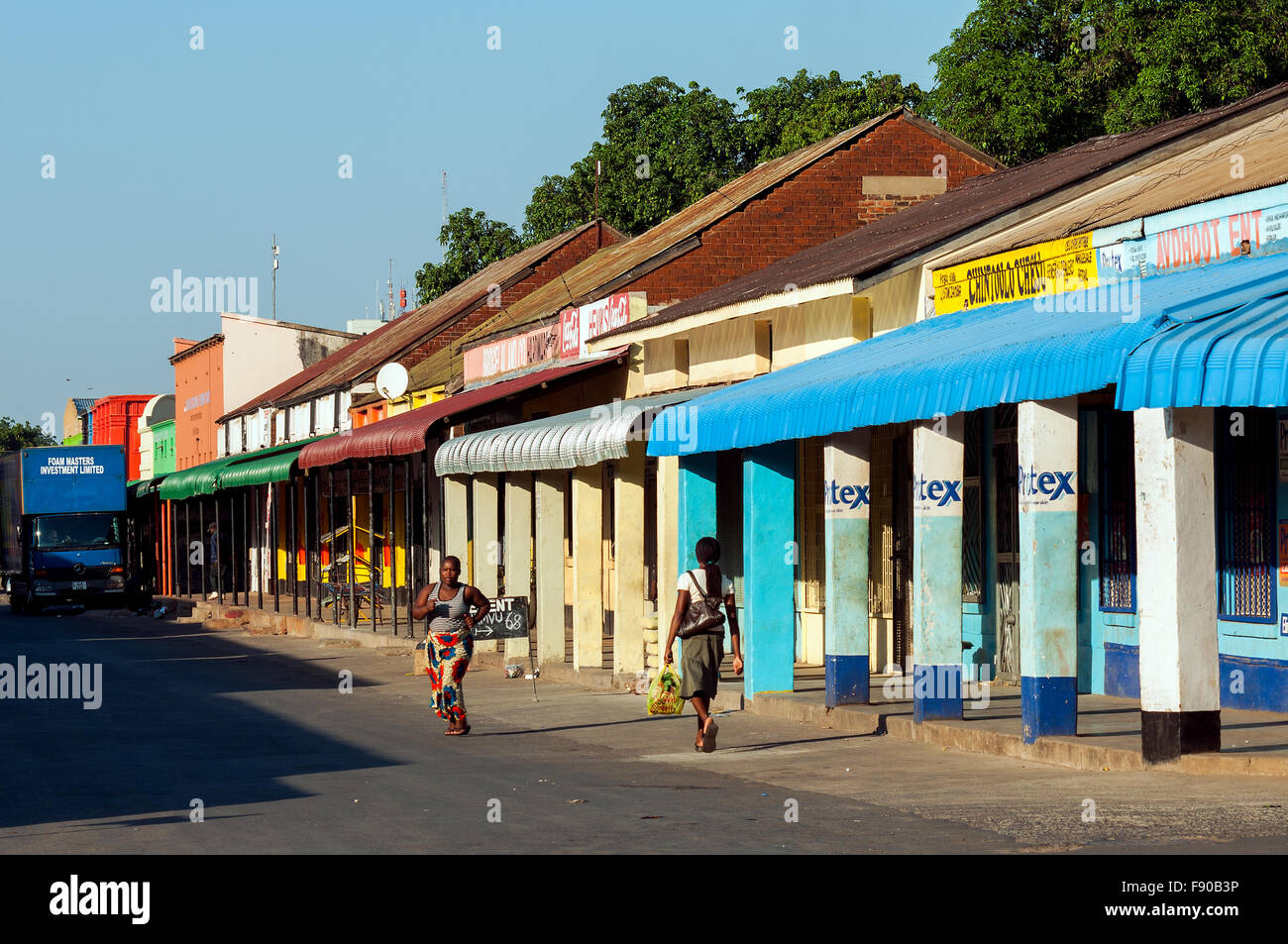 Kuta modo scena di strada con architettura coloniale, Livingstone, Zambia Foto Stock