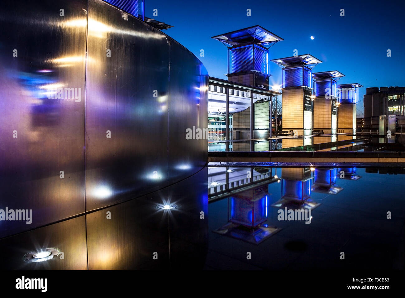 Millennium Square Bristol di notte dalla luce lunare Foto Stock