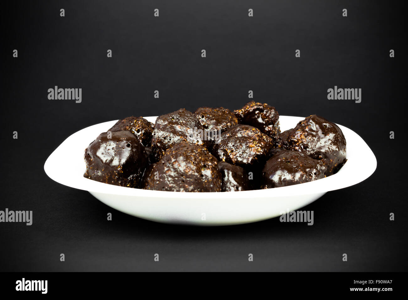 In casa dolce al cioccolato con arachidi Foto Stock