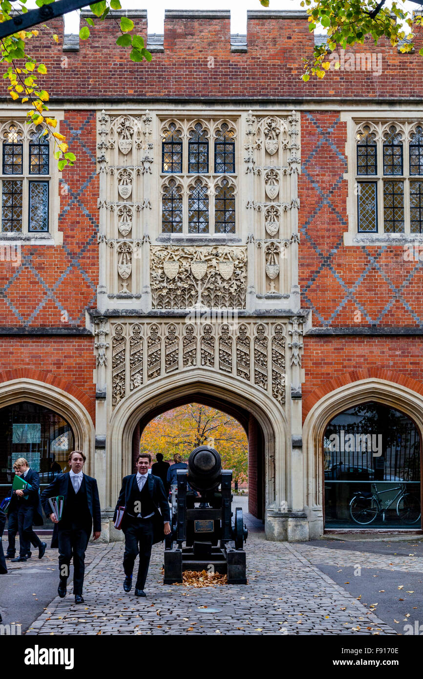 Eton scolari, scuola di Eton, Eton, Berkshire, Regno Unito Foto Stock