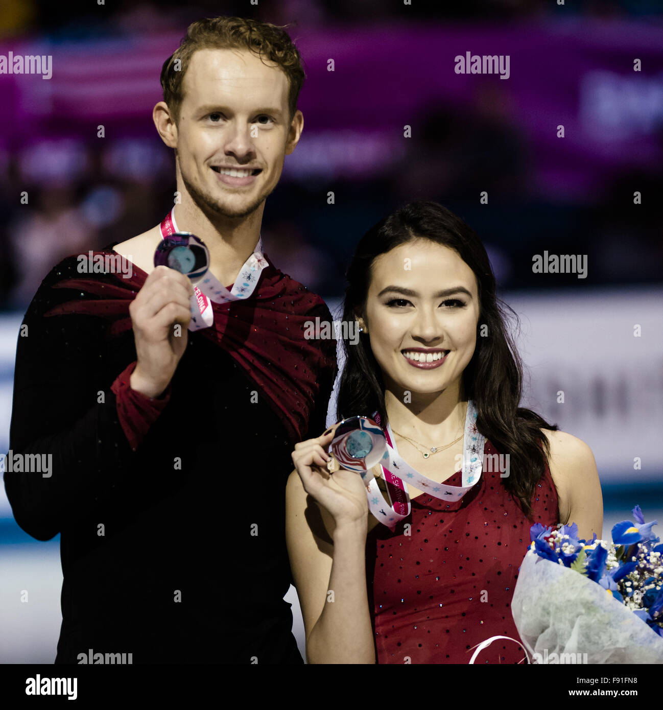 Barcellona, in Catalogna, Spagna. 12 Dic, 2015. Stati Uniti d'America's EVAN BATES e MADISON GUARNITURA, Silver medallists nella danza su ghiaccio la concorrenza del XXI ISU Grand Prix di Pattinaggio di Figura finale di Barcellona - Il ISU Grand Prix di Pattinaggio di Figura finale, che si terrà congiuntamente con l'ISU Junior Grand Prix finale, è il coronamento del Grand Prix circuito in serie e poi la seconda più importante evento internazionale per l'Unione di pattinaggio (ISU) dopo i Campionati del mondo. © Matthias Oesterle/ZUMA filo/Alamy Live News Foto Stock