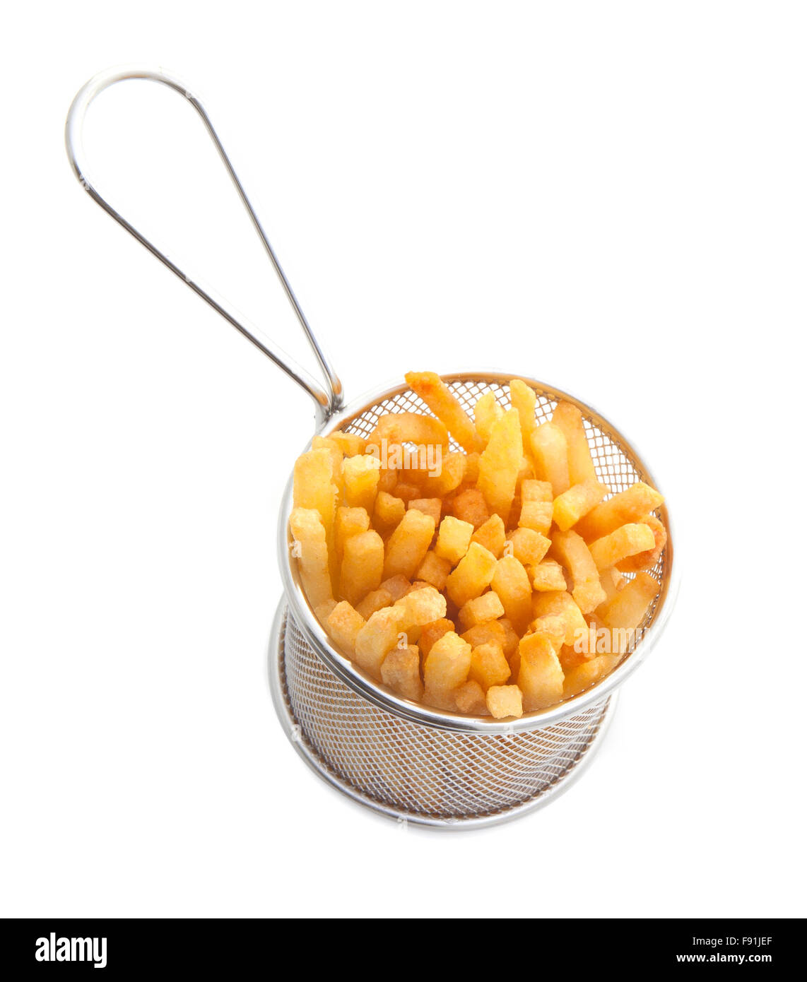 Le patatine fritte in un Gastro Pub che serve cesto su sfondo bianco Foto Stock