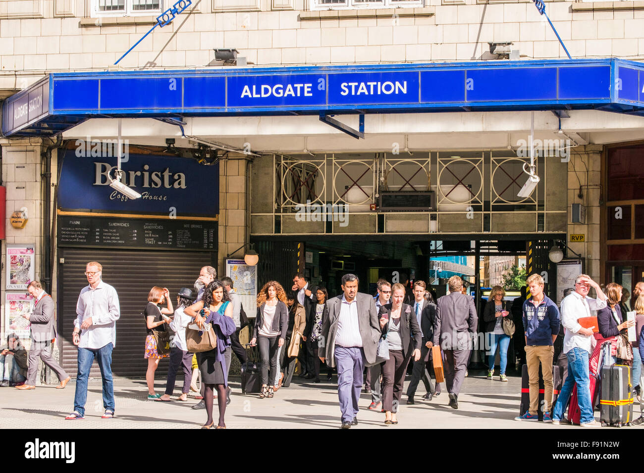 Aldgate La stazione della metropolitana di Londra, Inghilterra, Regno Unito Foto Stock