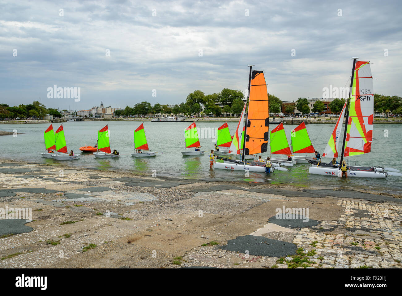 Corsi di vela per bambini in La Rochelle Charente Maritime, Francia Foto Stock