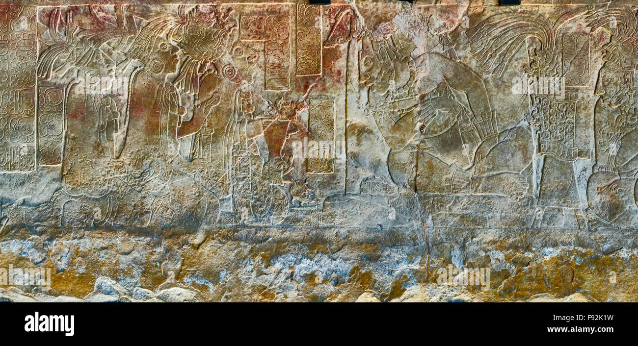 Trono, stucco tablet, mostrando la sua intronizzazione di Ahkal Mo'Nahb' III, mostra di Palenque sito archeologico, Chiapas, Messico Foto Stock